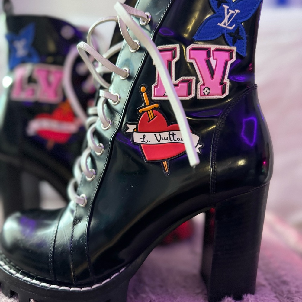 LOUIS VUITTON
Patent Calfskin Monogram LV Black Heart Star Trail Ankle Boots - Picture 3 of 9